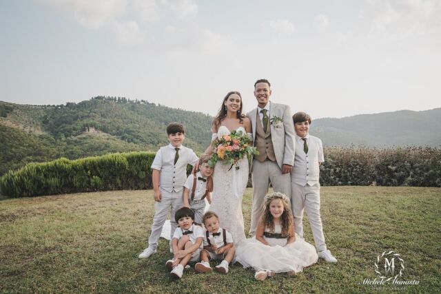 Image your wedding in the heart of Tuscany 🌅Image saying “I do” with the rolling hills of Chianti as your backdrop the scent of olive groves and vineyards filling the air 💍Let the magic of Tuscany enchant you and your guests. Your wedding will be more than an event - it will be a timeless memory 🌟❤️@monasta_weddingphoto @patriciamolendi @villailgranduca @valerio.ricevimenti @thenewgabriellapayne @louispayneofficial