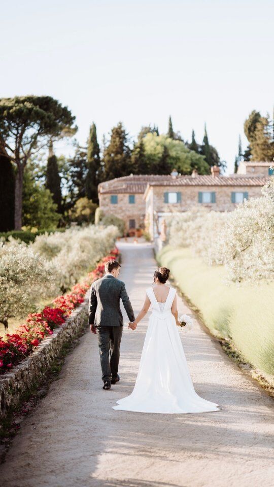 Ted and Seb’s Enchanting Wedding in the Heart of Chianti 🥂❤Nestled amidst the rolling hills of Tuscany, Ted and Seb celebrated their love in a picturesque setting that dreams are made of. The ceremony took place in the heart of Chianti, surrounded by lush vineyards and ancient olive groves, creating a truly magical atmosphere.👰‍♀️🤵The couple exchanged vows, with the golden Tuscan sun casting a warm glow over the scene. Guests were treated to breathtaking views of the countryside, with its endless rows of grapevines and the distant silhouette of cypress trees.☀️🌿The reception was held in a charming villa, where long tables were set up under the stars. The décor was a perfect blend of elegance and rustic charm, featuring locally sourced flowers, candles, and vintage tableware. Guests enjoyed a sumptuous feast of traditional Tuscan cuisine, paired with exquisite local wines.🍷🍝As the night progressed, the celebration continued with dancing and laughter, with the sounds of a live band filling the air. The joy and love shared by Ted and Seb were palpable, making it a night to remember for everyone present.Ted and Seb’s wedding was not just a celebration of their union, but also a tribute to the beauty and romance of Tuscany. It was a day filled with love, laughter, and unforgettable moments, set against the stunning backdrop of one of Italy’s most enchanting regions.Thanks to all the suppliers@lefiligare@mario_albanese_pereira@albertocappellini_fiori @babajaga_photostudio @triodejaneirowed @calamai.ricevimenti @graziellaprofessionecapelli @musiceventssiena